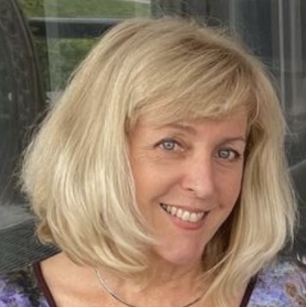 Lisa Regopoulos logo